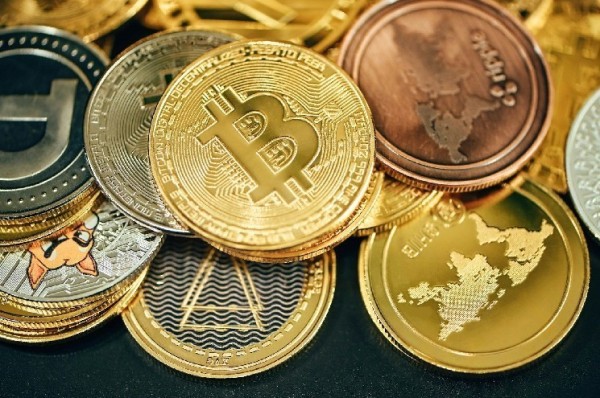 Asia Morning Briefing: BTC Slips Into Low-Liquidity “Air Gap” as Post-ATH Drift Continues Asia Morning Briefing: BTC Slips Into Low-Liquidity “Air Gap” as Post-ATH Drift Continues