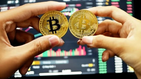 Bitcoin Holds Near $119,000 As Lower Leverage Reduces Correction Risk
