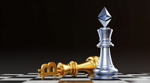 Popular Analyst Warns of a Sharp Drop for Bitcoin (BTC) and a Bullish Prediction for Ethereum (ETH)