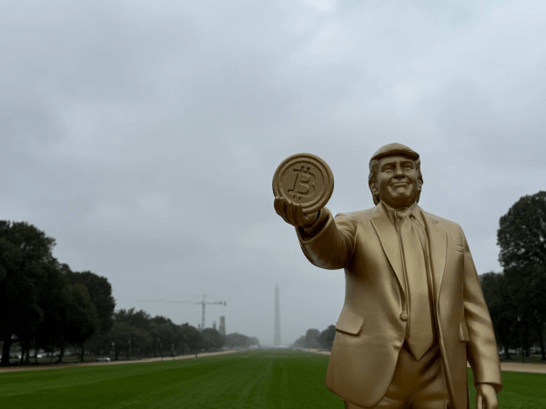 Memecoiners erect a 12-foot golden Trump Bitcoin statue near US Capitol Memecoiners erect a 12-foot golden Trump Bitcoin statue near US Capitol