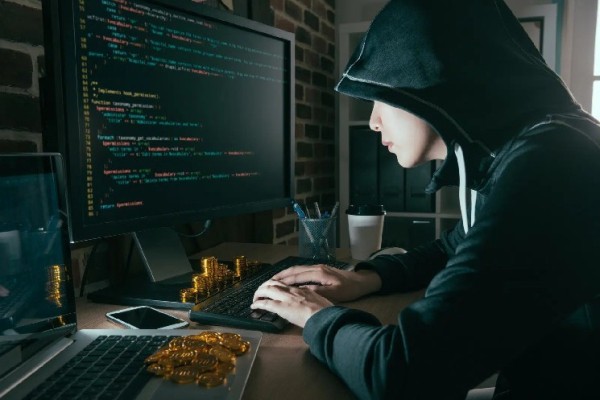 Serious Hacking Suspicion in Altcoin Listed on Major Exchanges: Price Dropped, Developers Issued a Statement