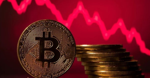 HOT MOMENTS: Bitcoin and Altcoins Plunge – Why İs BTC Down? Here’s Latest Data