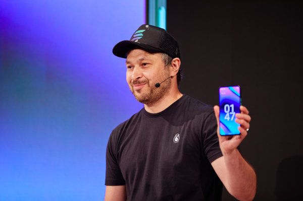 Crypto Phones Struggle as Solana Quietly Pulls Plug on Saga Crypto Phones Struggle as Solana Quietly Pulls Plug on Saga